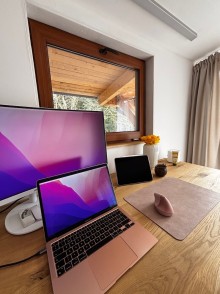 Egy szárnyas ablak REHAU Smartline+